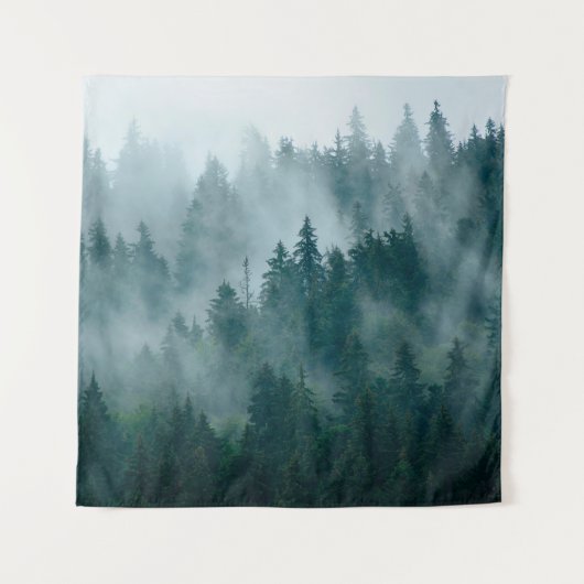 ヒップスターの森に覆われた霧の多いヴィンテージ タペストリー (正面)