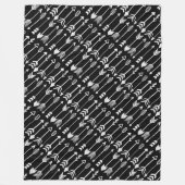 ヒップスターの黒と白の矢印パターン フリースブランケット (正面)