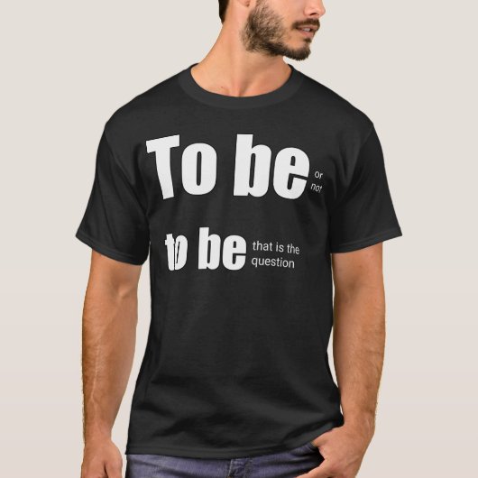 ヒップスター男子の名言家族「存在するべきか、存在するべきでないか」 Tシャツ (正面)