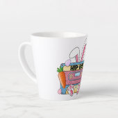 ヒップホップイースターバニーミステープ – レトロカセット カフェラテマグ (左アングル)