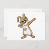 ヒップホップダンスのダブをするウサギ ポストカード (正面/裏面)