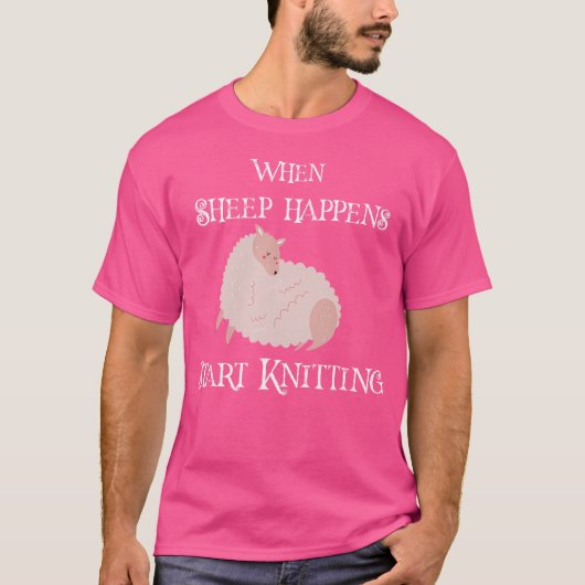 ヒツジが発生した場合の編み物おもしろいことわざ Tシャツ (正面)