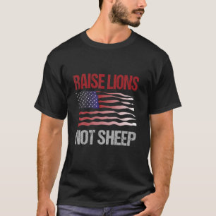 ヒツジではないライオンズを育てる – アメリカの愛国者 – Fearless Lio Tシャツ