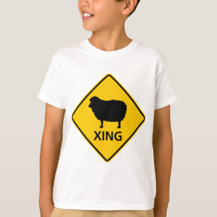ヒツジの交差のハイウェーの印 Tシャツ