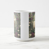 ヒツジエレガントラベンダーフローラ背景 コーヒーマグカップ (中央)