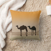 ヒトコブラクダのラクダおよび蜃気楼 クッション (ブランケット)