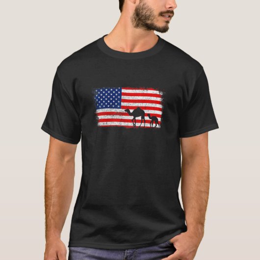 ヒトコブラクダ米国国旗 Tシャツ (正面)