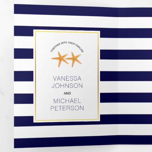 ヒトデとネイビーブルーホワイトストライプビーチ結婚式 三つ折り招待状 (内部最初)