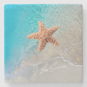 ヒトデと景色美しい夏の海のビーチ ストーンコースター (正面)
