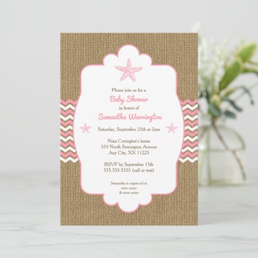 ヒトデの女の子のベビーシャワーはピンクのバーラップを誘います 招待状 (スタンド正面)