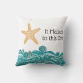 ヒトデの物語の採用のパーソナライズな枕 クッション (裏面)