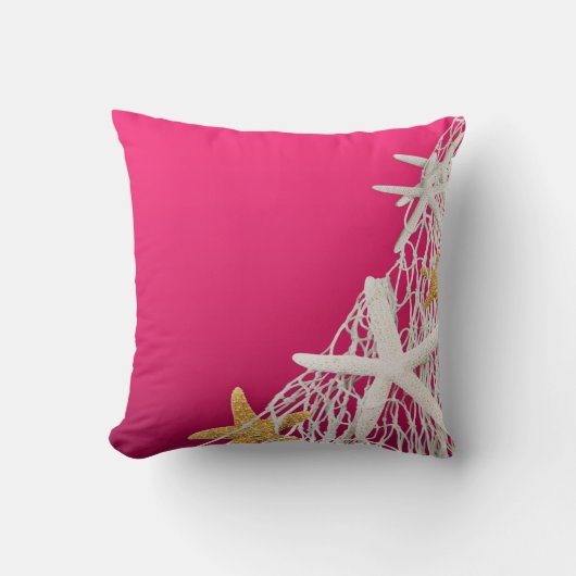 ヒトデの網のビーチ結婚式|の暗い赤紫色 クッション (正面)