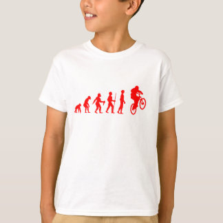 ヒト進化のギャグ 山岳バイクのジャンプ Tシャツ