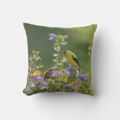 ヒナギクの上のキアゲハチョウ クッション (正面)