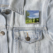 ヒノキの間を曲がる田舎道 缶バッジ (インサイチュ)