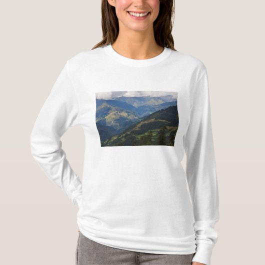 ヒマラヤの農地と村 Tシャツ (正面)