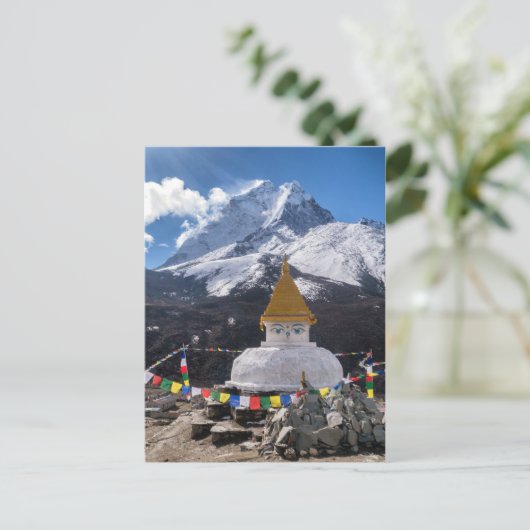ヒマラヤ山脈の祈りの言葉と神社の国旗 ポストカード (スタンド正面)