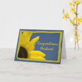 ヒマワリおよび空の卒業のお祝い カード (黄色い花)