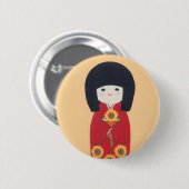 ヒマワリが付いているKokeshiの人形 缶バッジ (正面&裏面)