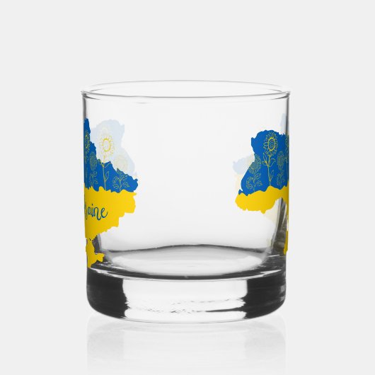 ヒマワリとウクライナ国旗を持つウクライナの地図 ウイスキーグラス (右)