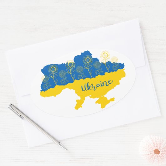 ヒマワリとウクライナ国旗を持つウクライナの地図 楕円形シール (封筒)