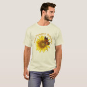 ヒマワリにとまるオオカナダモナークチョウ Tシャツ (正面フル)