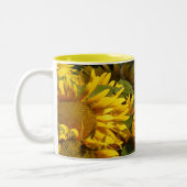 ヒマワリによっては花の庭のマグが開花します ツートーンマグカップ (左)