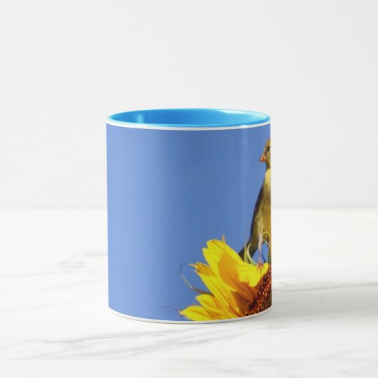 ヒマワリのアメリカのGoldfinch マグカップ (中央)