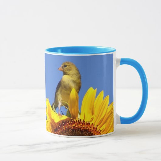 ヒマワリのアメリカのGoldfinch マグカップ (右)