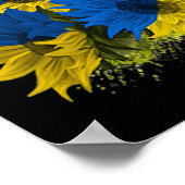 ヒマワリのウクライナ私はウクライナ平和旗と共に立つ ポスター (角)