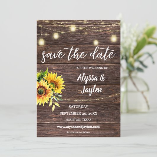 ヒマワリの写真と木とライト日付を保存 招待状 (スタンド正面)