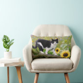 ヒマワリの木の枝にかわいいタキシード猫 ランバークッション (椅子)