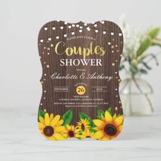 ヒマワリの素朴な木製のカップルのシャワーの招待 招待状 (スタンド正面)