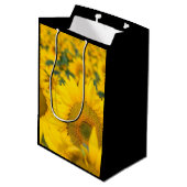 ヒマワリの黄色のフィールド写真 ミディアムペーパーバッグ (裏面アングル)