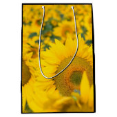 ヒマワリの黄色のフィールド写真 ミディアムペーパーバッグ (正面)