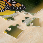 ヒマワリのButterfies (昆虫)オオカバマダラ、モナーク ジグソーパズル (側面)