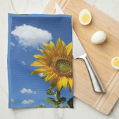 ヒマワリは黄色い青空の白い小さな輝きを放つ キッチンタオル (四つ折り)