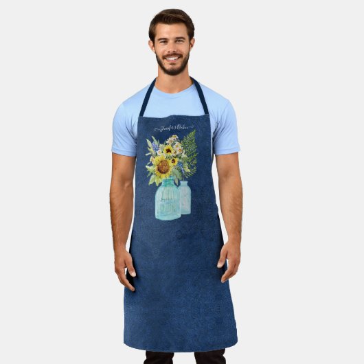 ヒマワリ水彩フローラネイビーブルーホワイト（名前付き） エプロン (着用した状態)
