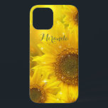 ヒマワリ黄花フローラ パーソナライズされた iPhone 12ケース<br><div class="desc">まばゆい黄色のひまわりフローラまたは花パーソナライズされた名前をカスタムするケース。ひまわり素晴らしの花のパーソナライズされたケースデザイン。女は女の子は。</div>