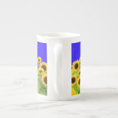 ヒマワリMugウクライナ国旗の色 ボーンチャイナマグカップ (裏面)