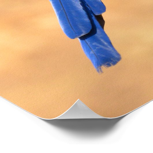 ヒヤシンスの動物が木の柱に止まっていた ポスター (角)