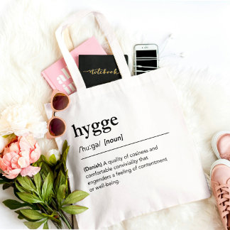 ヒュッゲ（Hygge デンマーク語: [ˈhygə] ）は、デンマークを始めとするスカンジナビア諸国 トートバッグ