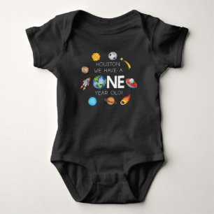 ヒューストン私たちは1歳の1歳の誕生日パーティーを持っている ベビーボディスーツ