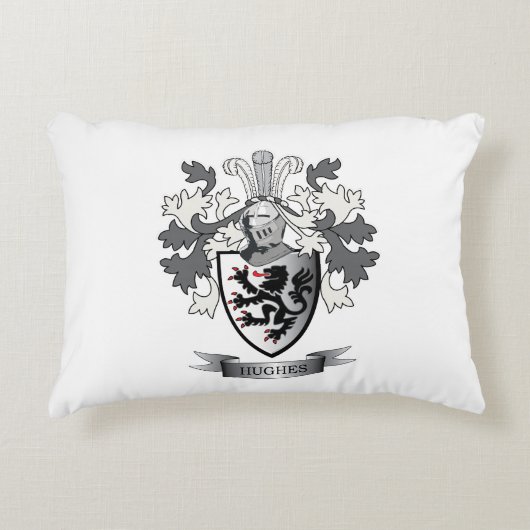 ヒューズの家紋の紋章付き外衣 アクセントクッション (正面)