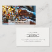 ヒューズボックスでワイヤを操作する電気技師 名刺 (正面/裏面)