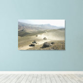 ヒュームは険しい山道を横断する キャンバスプリント (インサイチュ (ウッドフロア))