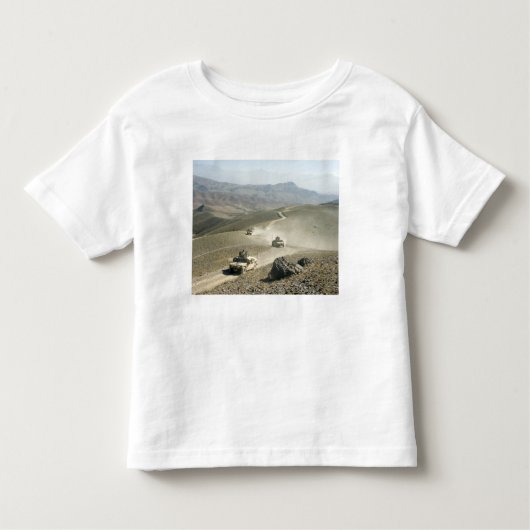 ヒュームは険しい山道を横断する トドラーTシャツ (正面)