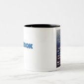 ヒューR. Killingmee- myFarcebook.comのStand-Up Comed ツートーンマグカップ (中央)