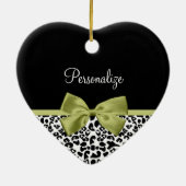 ヒョウかわいらしプリント春グリーンボウ名 セラミックオーナメント (裏面)