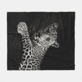 ヒョウのグレイスケール写真 フリースブランケット (正面(横))